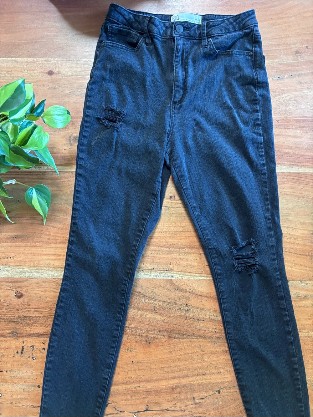 Tilly’s RSQ Women’s super high rise jegging size 7/28, faded black color.
